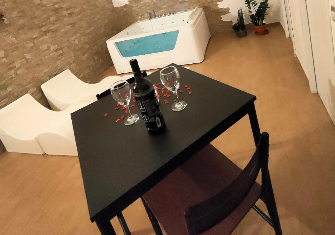 Hope House Apartment Bari 0*,